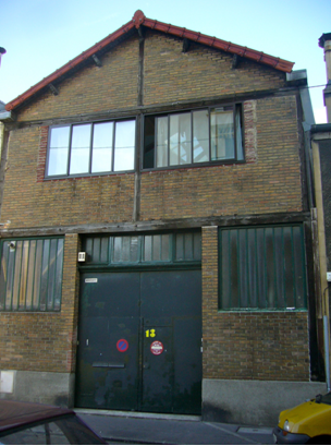 Figure 4-8 : Un bâtiment industriel converti en habitation (août 2009)