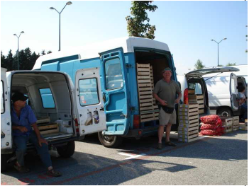 Photo 20: Producteurs vendeurs attendant les acheteurs