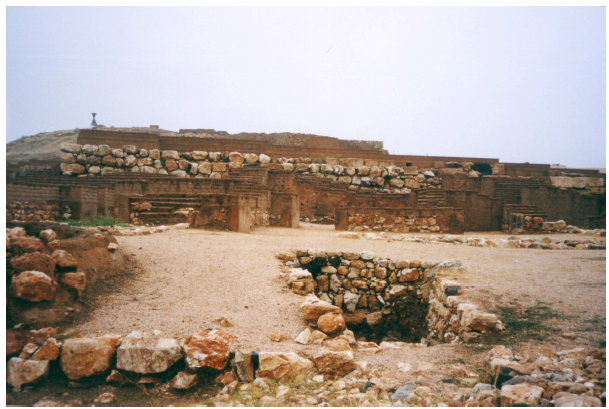 Figure 1- Ebla : vue vers l’Est de l’entrée d’un hypogée royal du palais Q (II