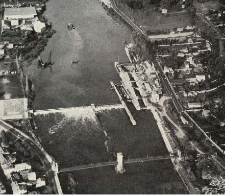 Photo 30. Le chantier de reconstruction du barrage de Couzon en 1965