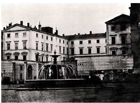 Photo 6. La place Confort (actuelle place des Jacobins) et l’ancienne Préfecture du Rhône au milieu du XIXe siècle 