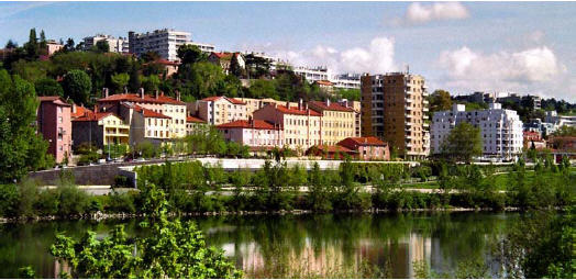 Photo 27. Le remblai du périphérique nord en rive droite du Rhône.
