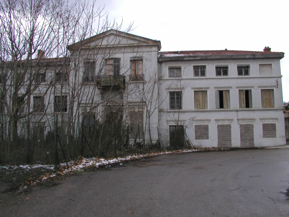 Photographie : Vue de la maison de Monplaisir, façade côté cour - 2005 (photo confiée par le Pré-inventaire du Rhône)