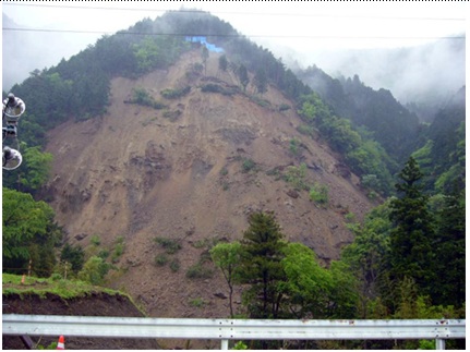 Photo 6-1 – Glissement de terrain de Higashi Yokoyama (Gifu), le 17 mai 2006.