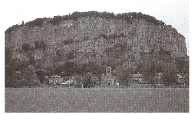 Fig. 60: Plateau overhanging the village of Soyons (Ardèche). Lacroix, 2007, p. 16.