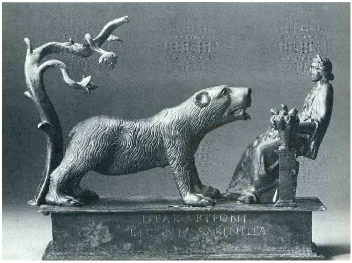 Fig. 35: Bronze group with dedication from Muri representing the goddess Artio (‘Bear’) facing a bear. Lacroix, 2007, p. 114.