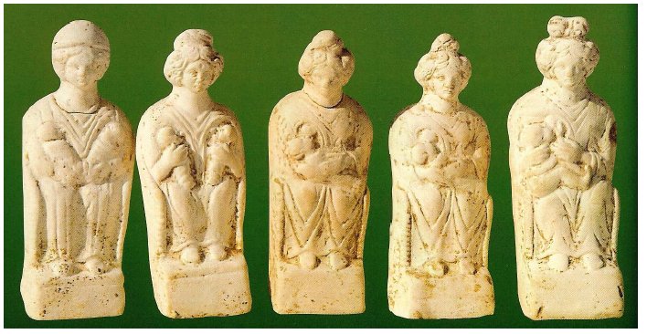 Fig. 16: Five statuettes in white terracotta of nursing Matres discovered in a well in Auxerre (Yonne). Deyts