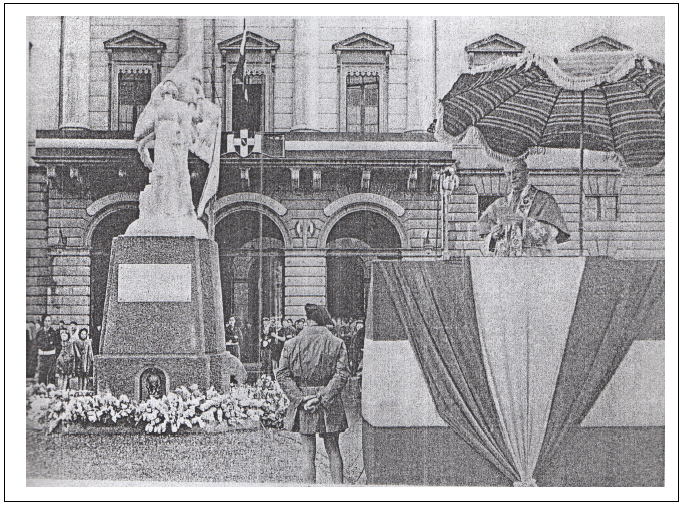 Monseigneur Cesbron à l’occasion de l’inauguration de la statue de Jeanne d'Arc, place de l’Hôtel de Ville, à Annecy, 9 mai 1943.