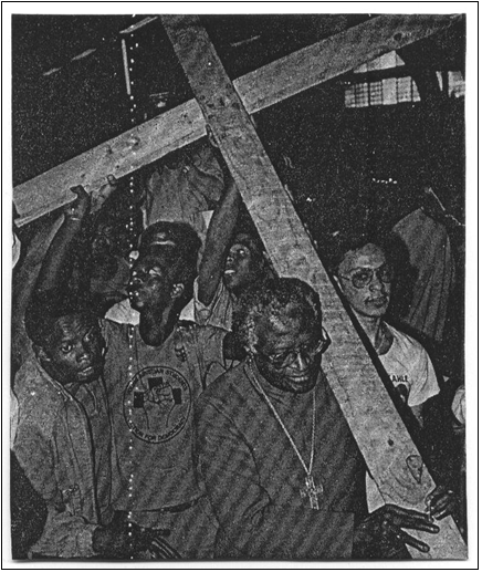Photo 9 : Desmond Tutu, le 31 mai 1988, dans l’église catholique de Soweto