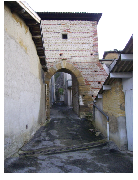 Doc. 64. Porte inférieure de Moras vue depuis l'extérieur du bourg médiéval