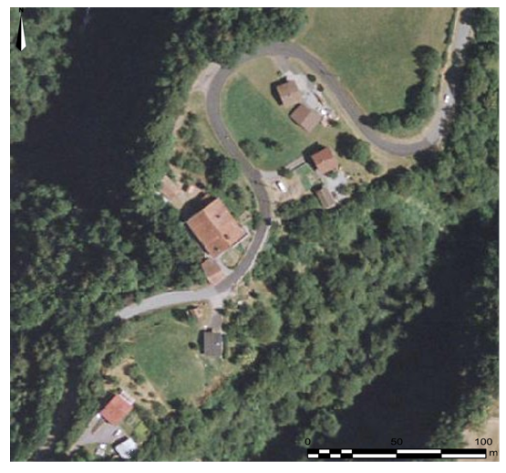 Doc. 101. Vue aérienne du site du château de Sallanches © IGN