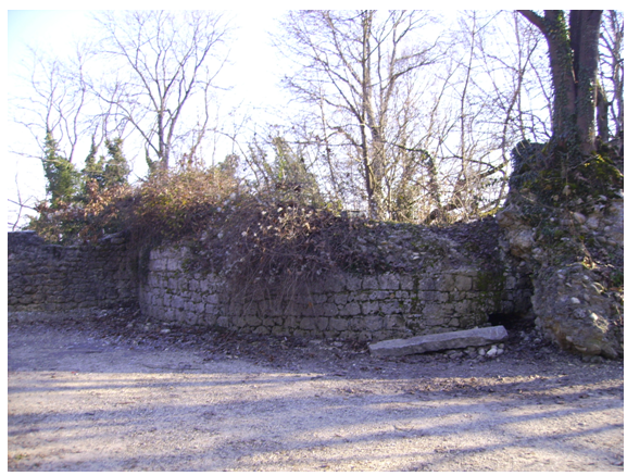 Doc. 34. Base de la tour ronde du vieux château de Montluel