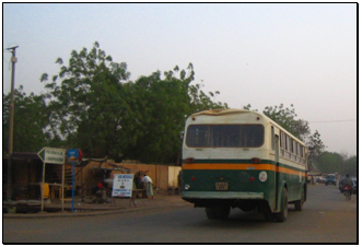 Photo 1 : Un bus de la compagnie SOTRUNI, janvier 2006