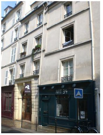 Immeuble restauré, rue des Tournelles, Marais (Éric habite au dernier étage)