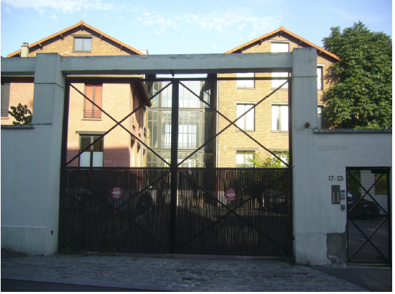Figure 5-5 : Un ancien bâtiment industriel converti en habitations (août 2009)
