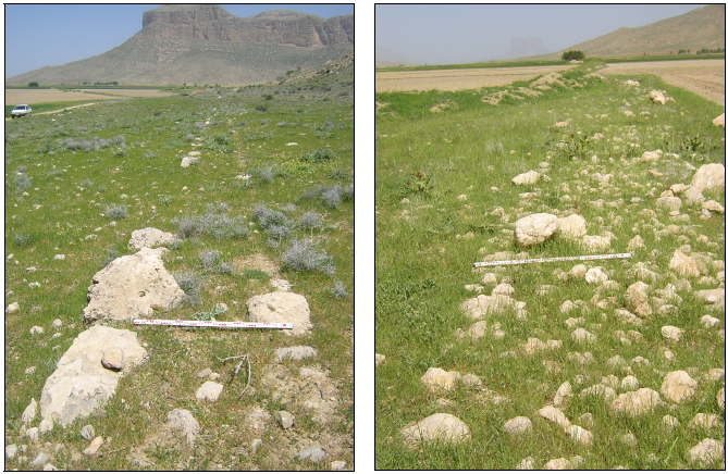 Figure 6‑3 : Deux sections de la longue construction en pierre à l’est du Kuh-e Qaleh (KR0744), à gauche vue vers le nord d’une section préservée à double parement sur le piedmont, à droite vue vers le nord-ouest d’une section détruite située au nord-ouest (clichés SG, printemps 2005)