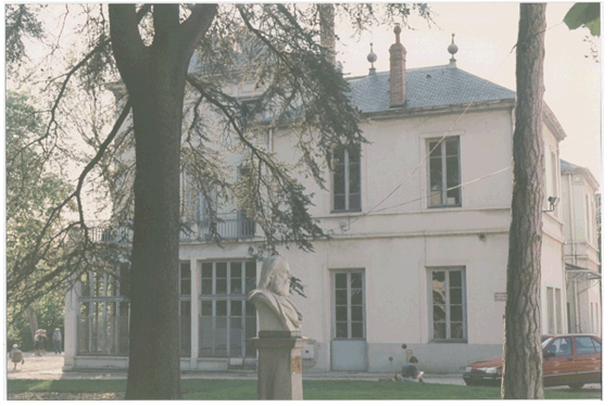 Montroses, l’ancienne demeure d’Arlès-Dufour à Oullins et le buste d’Enfantin.