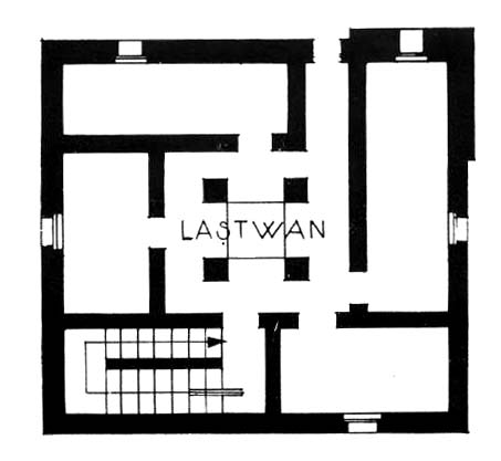 B : Plan de l’étage, les chambres donnent sur les galeries entourant le puits de lumière. 
