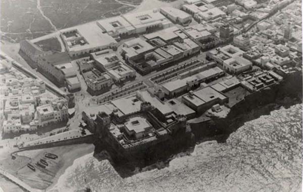 Fig. 139 : Vue aérienne du château de mer. Photo des années 1920. 
