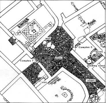 Fig. 147 : Les bâtiments résidentiels et artisanaux de Qsar ghr sont organisés autour d’une petite place (
