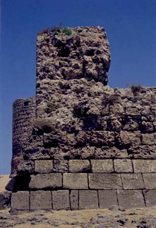 Fig. 152 : Le château portugais d’Agz.  