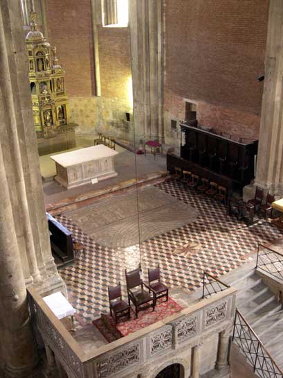 Fig. 3 : Le labyrinthe de San Michele Maggiore (Pavie)