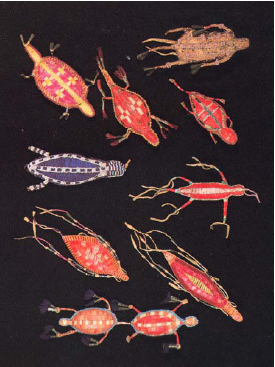 Amulettes à cordons ombilicaux, tortues et lézards, peau, piquants de porc-épic, perles et cônes en étain, sioux, 1875 environ, chez Hanson James A., 