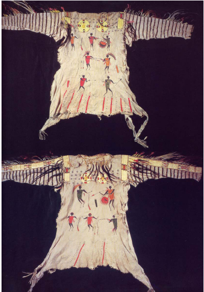 Devant et dos, tunique de guerrier, 1830, région du haut Missouri. Cuir de daim, piquants de porc-épic, crin de cheval, peinture, long.87,9 cm. Chez Penney David, 