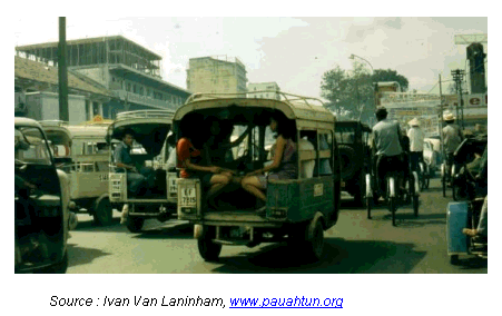 Illustration 10 : Lambros et cyclopousses à Saigon en 1970
